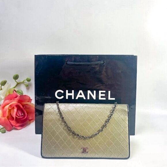 AUTHENTIC CHANEL BIFOLD DIAMOND STITCH WALLET GOLD - Picture 2 of 14